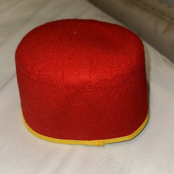 Red Hat - Picture 2 of 6